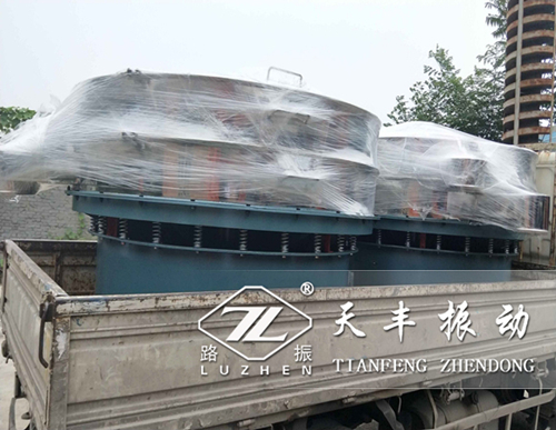 寧夏TS2000振動篩已發(fā)貨,丁經(jīng)理請注意查收！